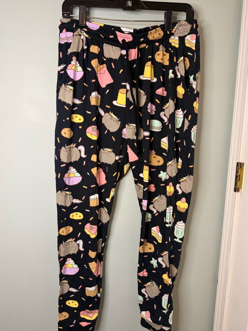 Women’s Black Pusheen Snacks Print Pajama Pants